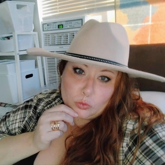 Meet your Posher, Chloe - Picture 11 of 14